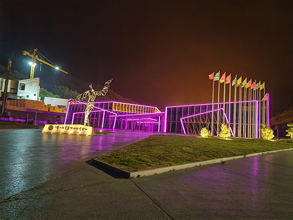 城市亮化是现代城市建设的重要组成部分，它不仅可以美化城市的夜景，还能提升城市的整体形象。随着科技的不断进步，城市亮化也得到了更多的关注和创新。本文将介绍一些关于城市亮化的创意和技术，帮助读者了解阿瓦提城市亮化的重要性以及如何进行阿瓦提城市亮化的规划和实施。