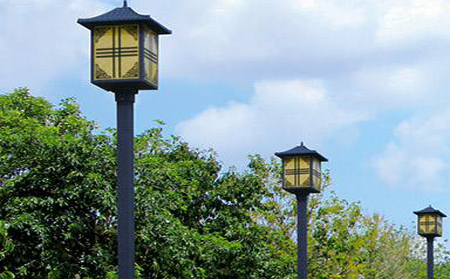 太阳能阿瓦提庭院灯怎么选亮度与续航更耐用